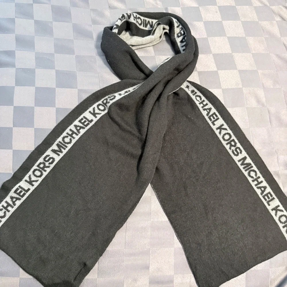 Michael Kors Reversible Logo Scarf Black Gray Knit 70